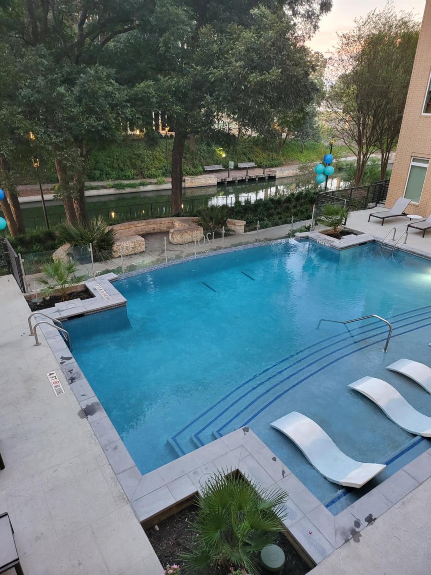Beautiful Condo On Riverwalk W King Ste Free Parking Pet Friendly Centrally Located On The Riverwalk ซานอันโตนิโอ ภายนอก รูปภาพ